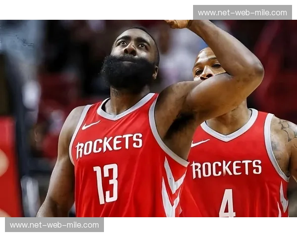 巅峰对决的红色与紫金：当热火遇上湖人，央视镜头下的篮球史诗